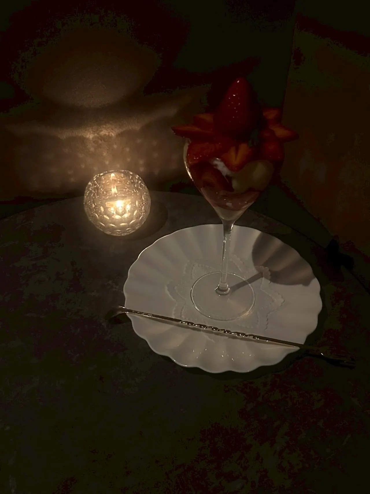 【季節のフルーツパフェ:イチゴ】